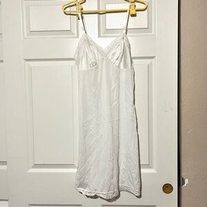 Vintage VANITY FAIR  Nylon Full Slip dress Lace Trim